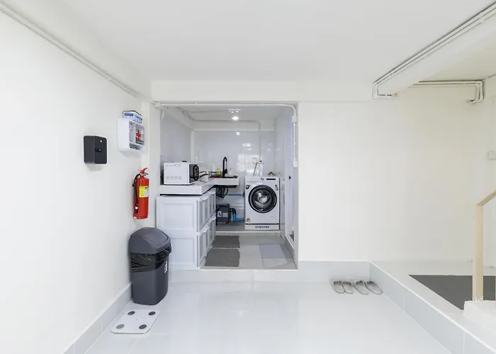 A Townhouse 100m From Bts Bangchak Affittacamere *